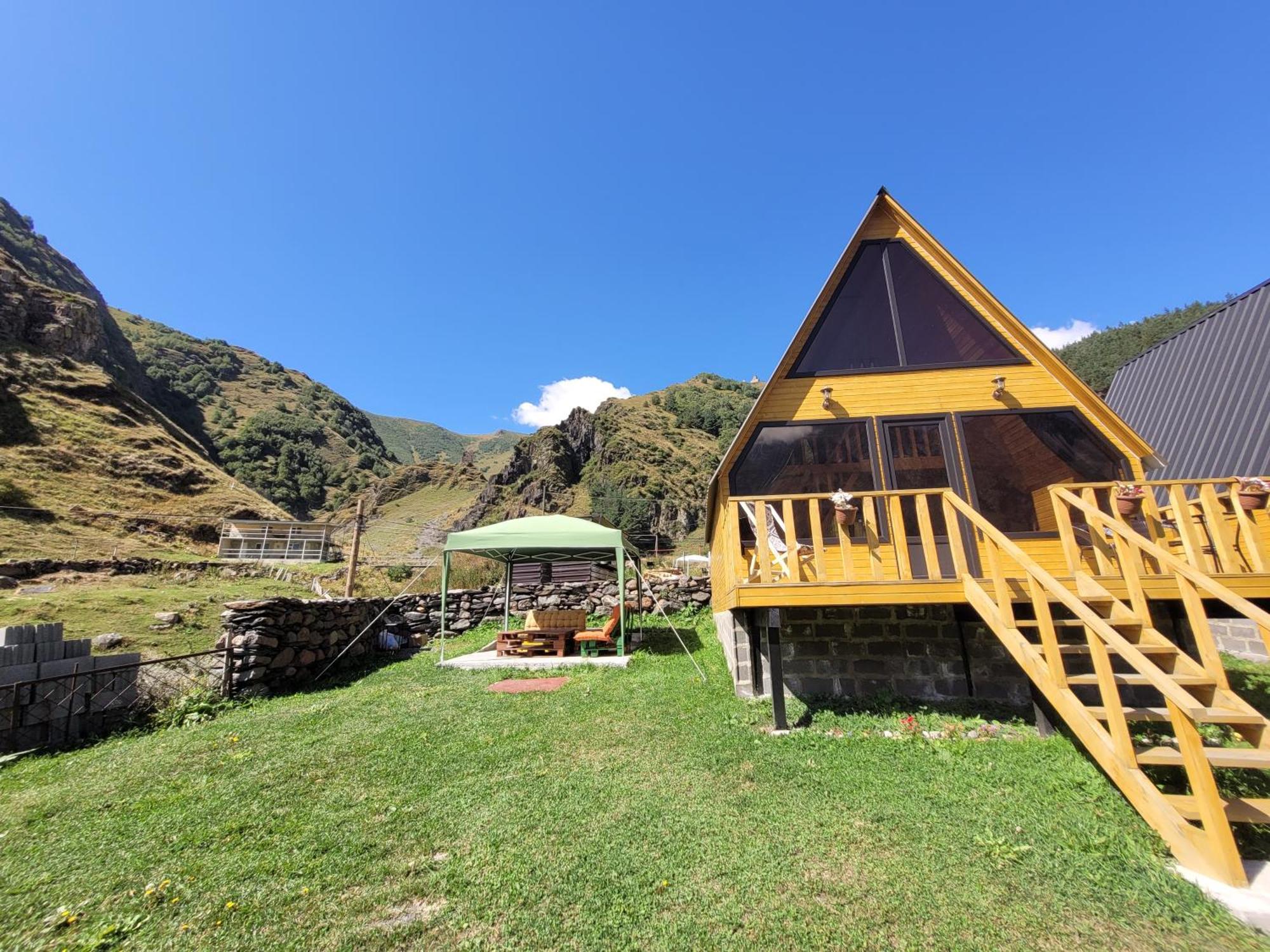 Pine Chalet Kazbegi Exterior foto